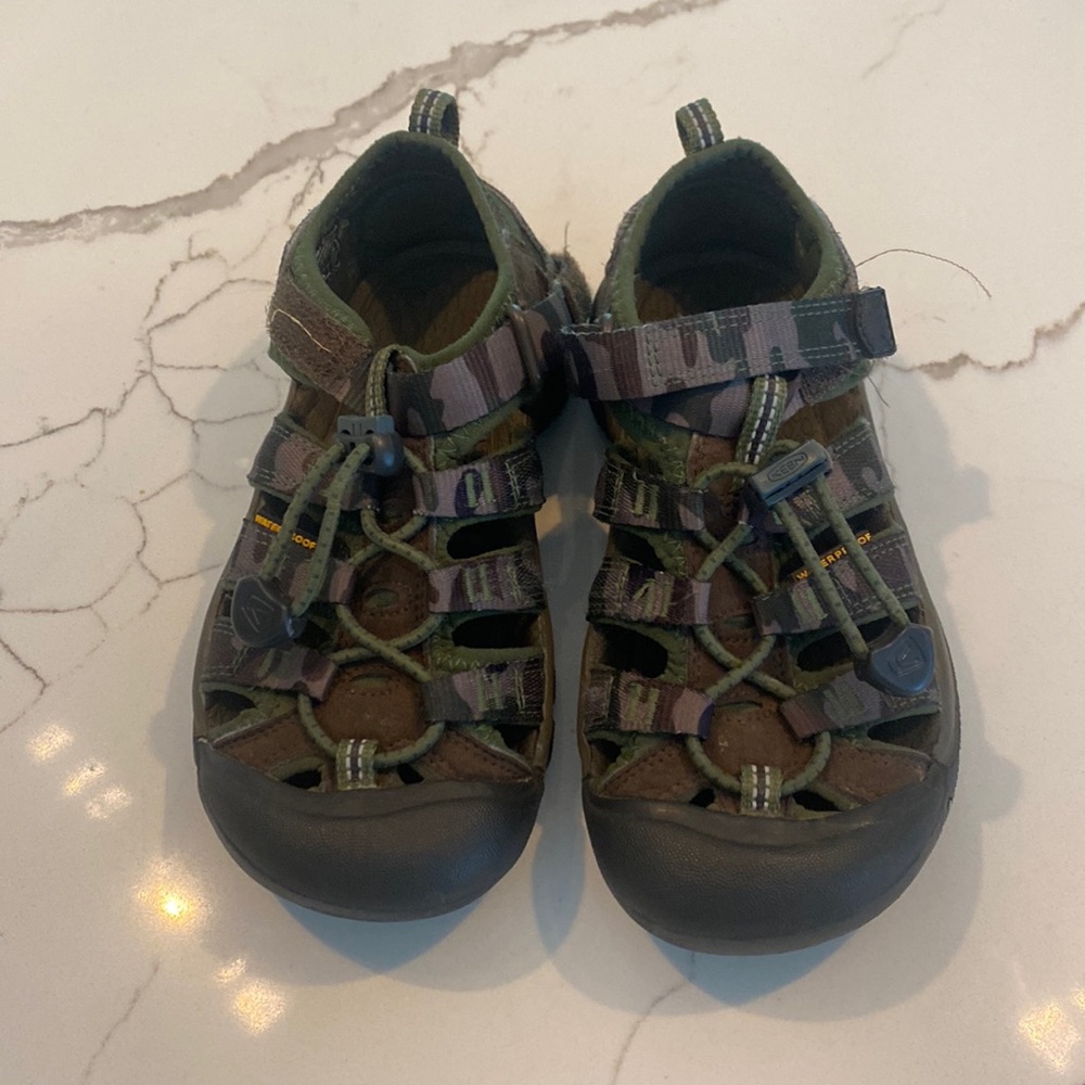 Keens - Boys Size 12.